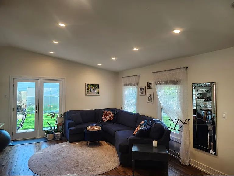 301 Oakbrook Ct — Photo 12
