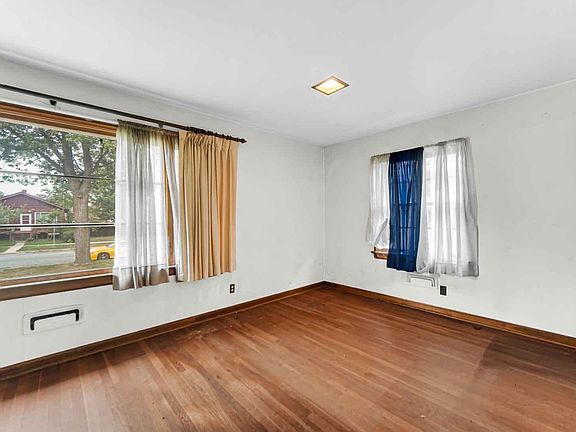4th image of 4105 Homerlee Ave