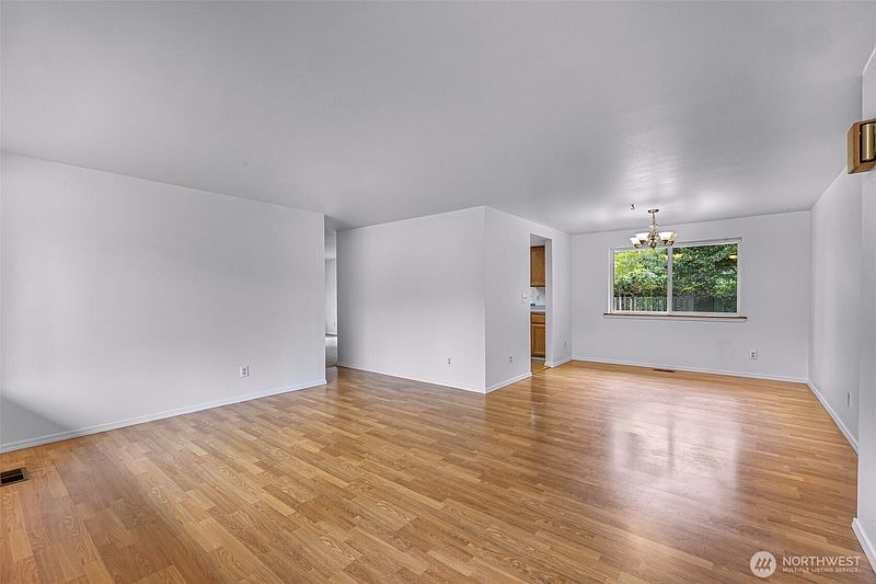 4th image of 811 Bingham Place