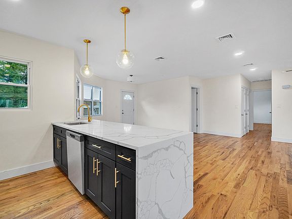 3rd image of 435 Castle Hill Ave Floor 2