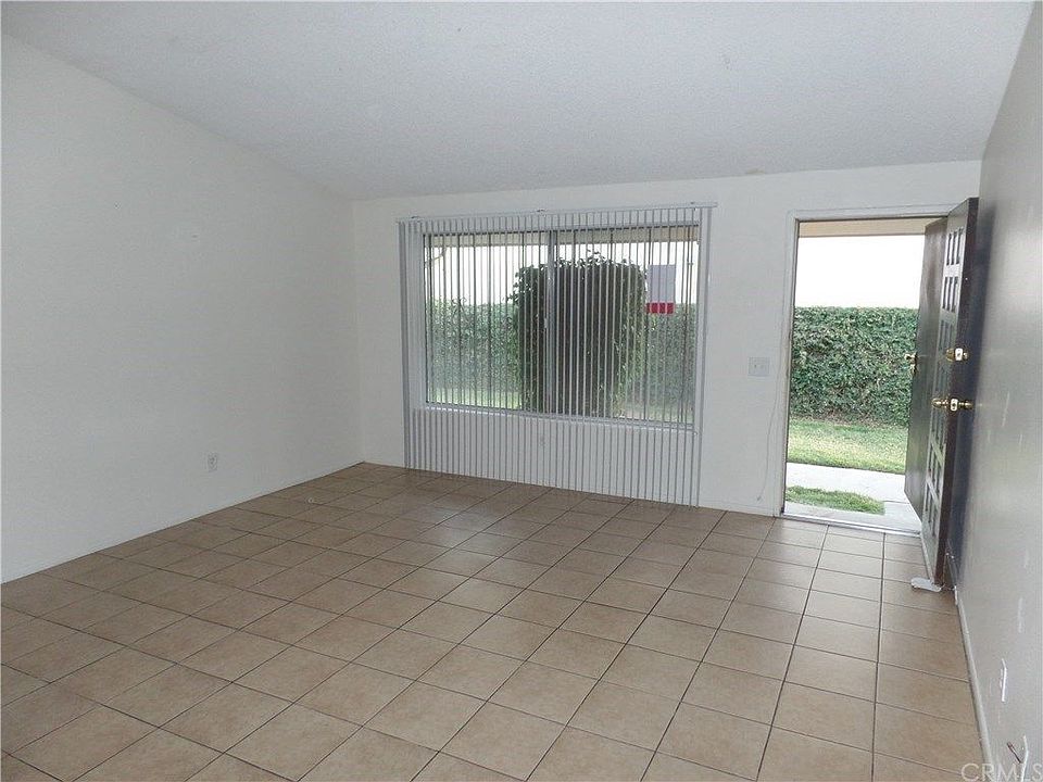 1st Floor Living Room Area