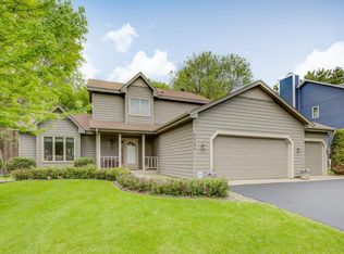 9794 Woodridge Dr, Eden Prairie, MN 55347
