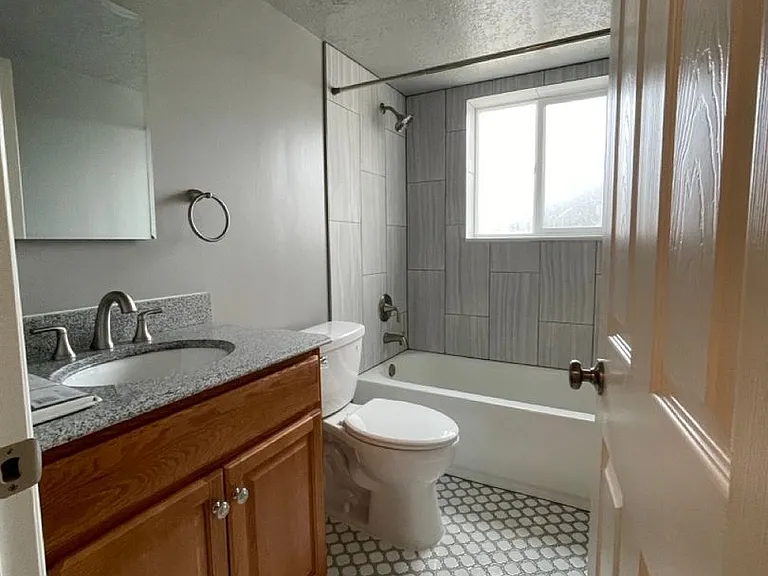 301 W Center St — Photo 10