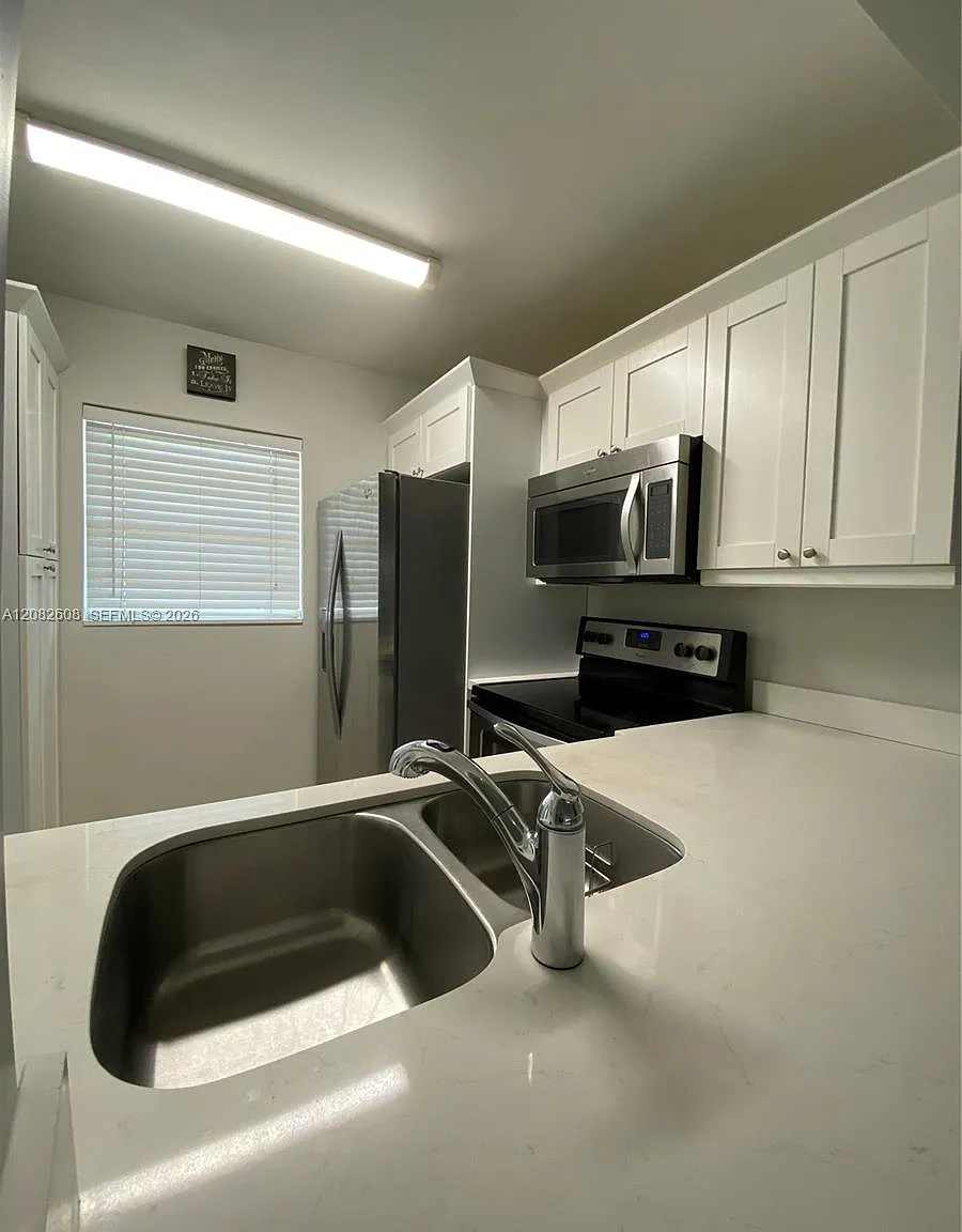 5181 W Oakland Park Blvd — Photo 1