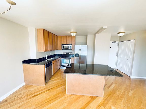 3rd image of 1460 N Sandburg Ter APT 2205