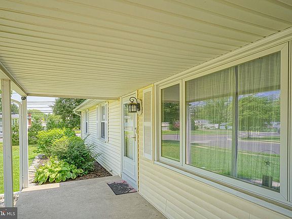 2nd image of 101 Green Briar Rd