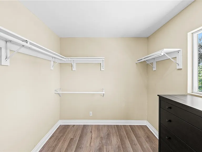 542 N Waverly St — Photo 50
