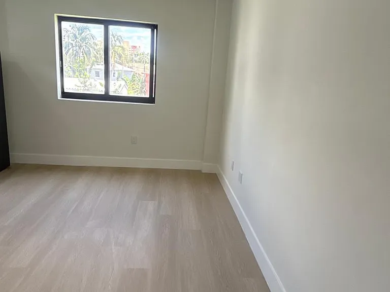 330 SW 5th Ave #2 — Photo 1