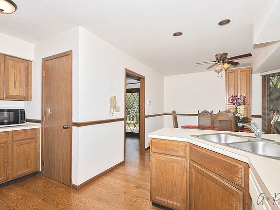 5th image of 145 Lorraine Dr