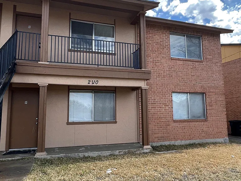 2110 Hunt Dr #D — Photo 2