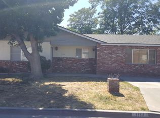 1114 Lincolnwood Cir, Hanford, CA 93230