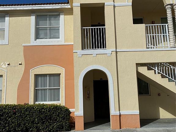 4th image of 1535 SE 26th St Unit 106
