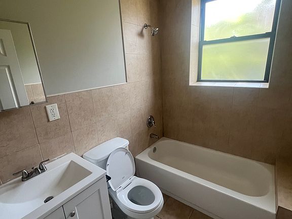 2nd image of 934 Hunterdon St #10A