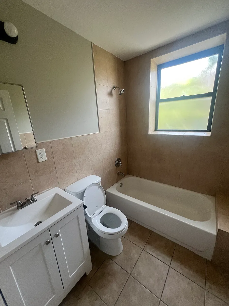 Building Photo - 934 Hunterdon St #10A