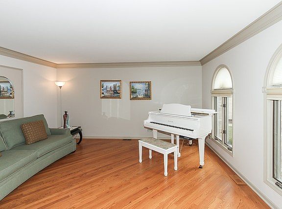 4th image of 1618 Far Hills Dr