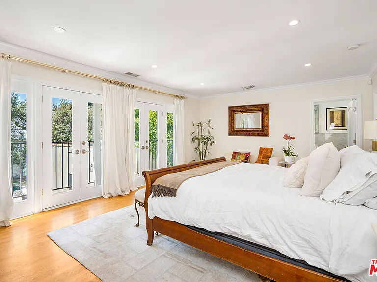4734 Los Feliz Blvd — Photo 16