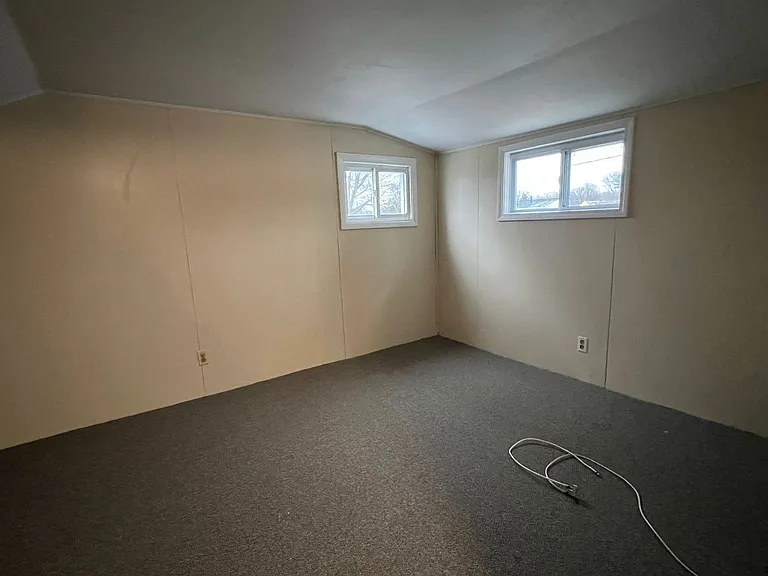 331 Leonard Rd — Photo 17