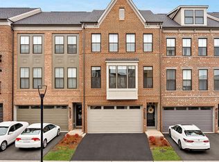 5237 Ridgeview Retreat Dr, Chantilly, VA 20151