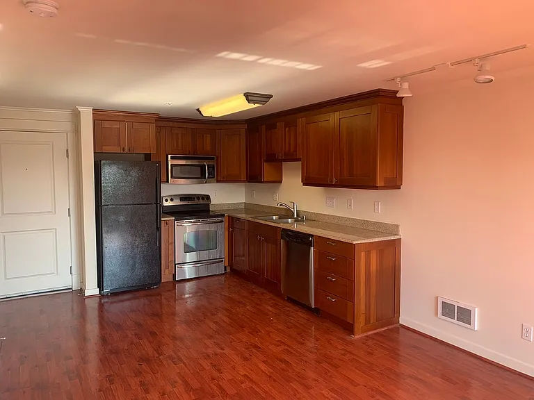 Howard Park Apartments — Photo 29