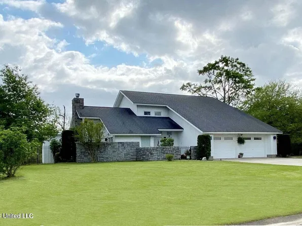 303 Idlewood Dr, Waveland, MS 39576