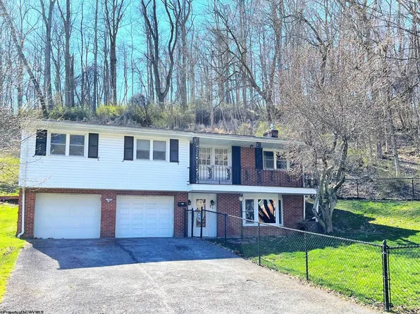 81 Henry Dr, Fairmont, WV 26554