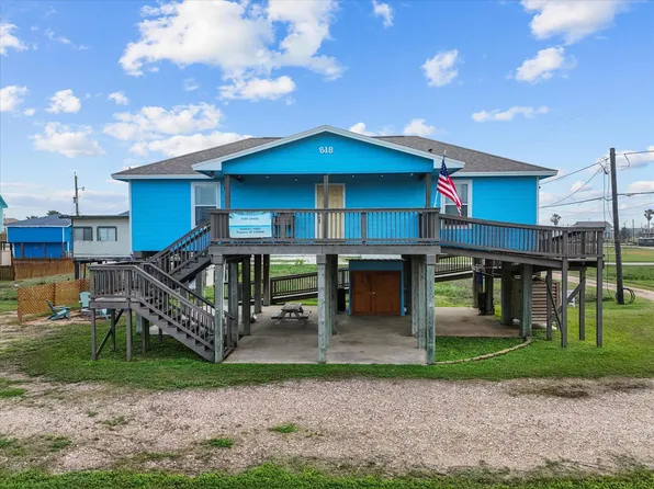 818 Surf Dr, Surfside Beach, TX 77541