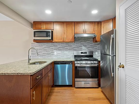2nd image of 172-16 Jamaica Ave #302