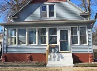 407 W Saratoga St, Marshall, MN 56258