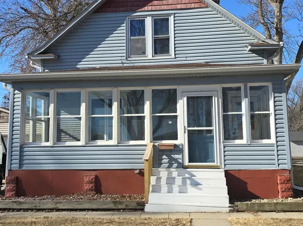 407 W Saratoga St, Marshall, MN 56258