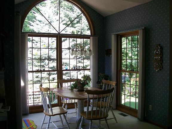 4th image of 1047 Alden Ct