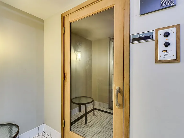 114 W Adams St #610 — Photo 36