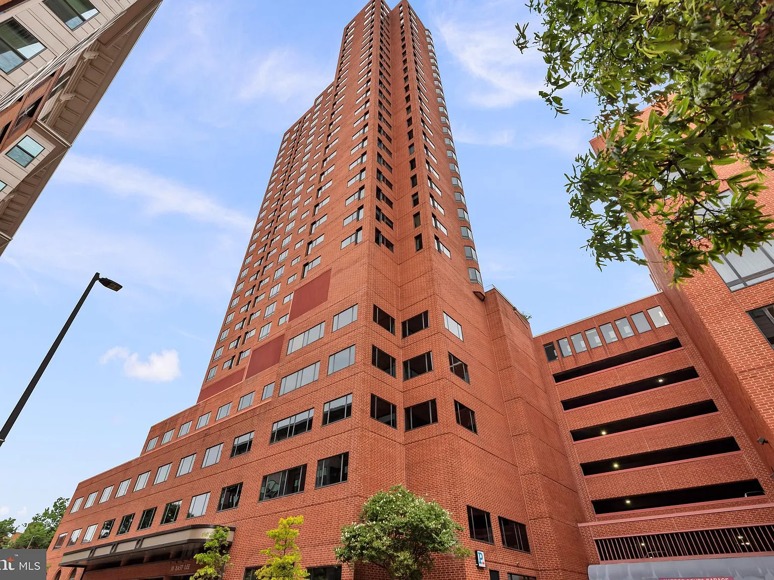 2 bed, 2.0 bath, 1577 sqft, $3,300 — Photo 4