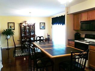 5049 Foxdale Dr, Whitehall, PA 18052