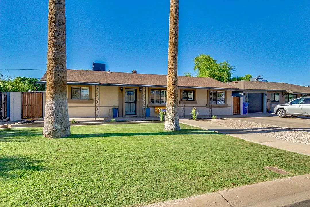 318 E Butler Dr — Photo 3