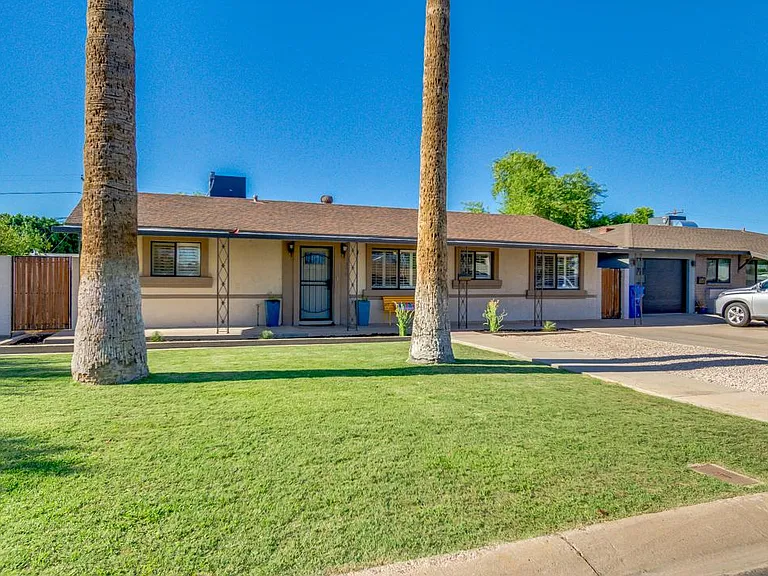 318 E Butler Dr — Photo 3
