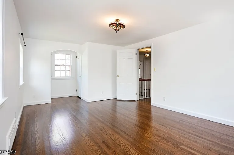 742 Ridgewood Rd — Photo 8