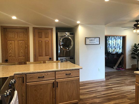 3rd image of 504 Maplewood Ct