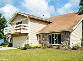 720 Regent Dr, Crystal Lake, IL 60014