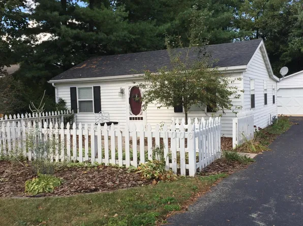 1006 Bailey Rd, Delavan, WI 53115