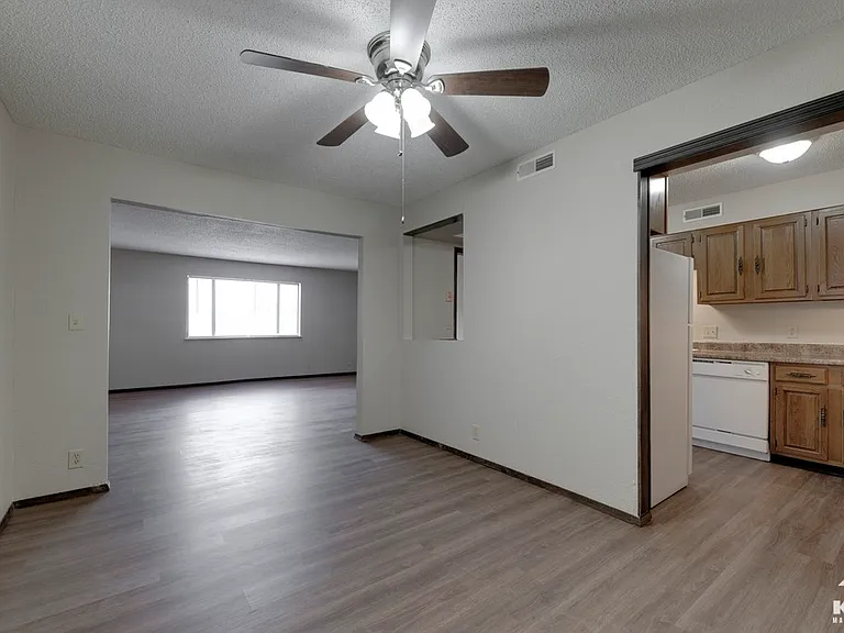 Pheasant Run Apartments — Photo 11