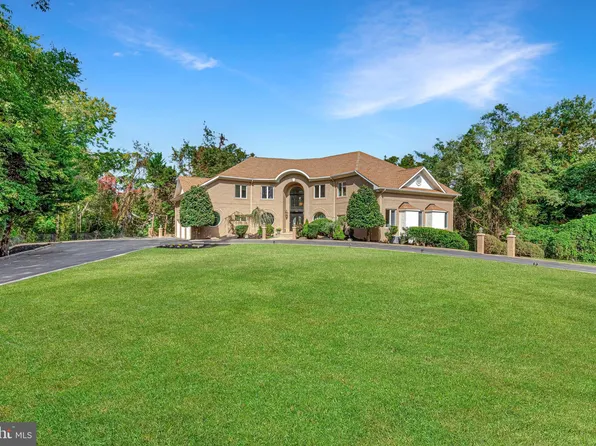 8816 Gallant Green Dr, Mc Lean, VA 22102