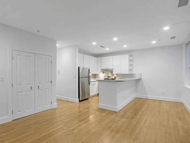 140 Boylston St #8 — Photo 5