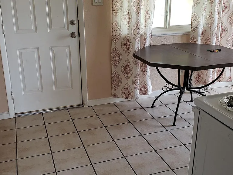 1604 S Holland Dr — Photo 5