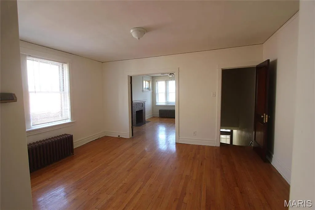 1 bed, 1.0 bath, 884 sqft, $1,050 — Photo 3