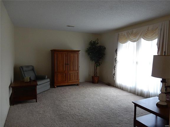 4th image of 2551 Westmoreland Dr