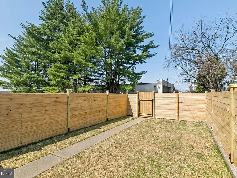 732 Harry St — Photo 39