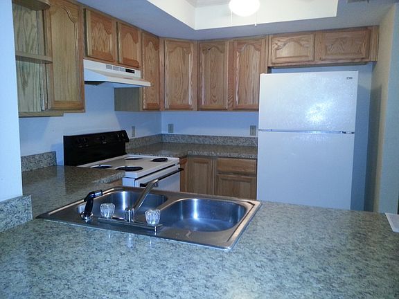 4th image of 7845 Niagara Ave