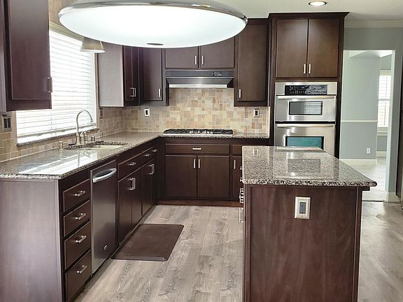 4th image of 2113 Wildflower Dr