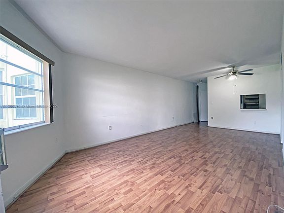 4th image of 18650 NE 18th Ave APT 132