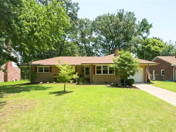 7 Indian Springs Dr, Newport News, VA 23606